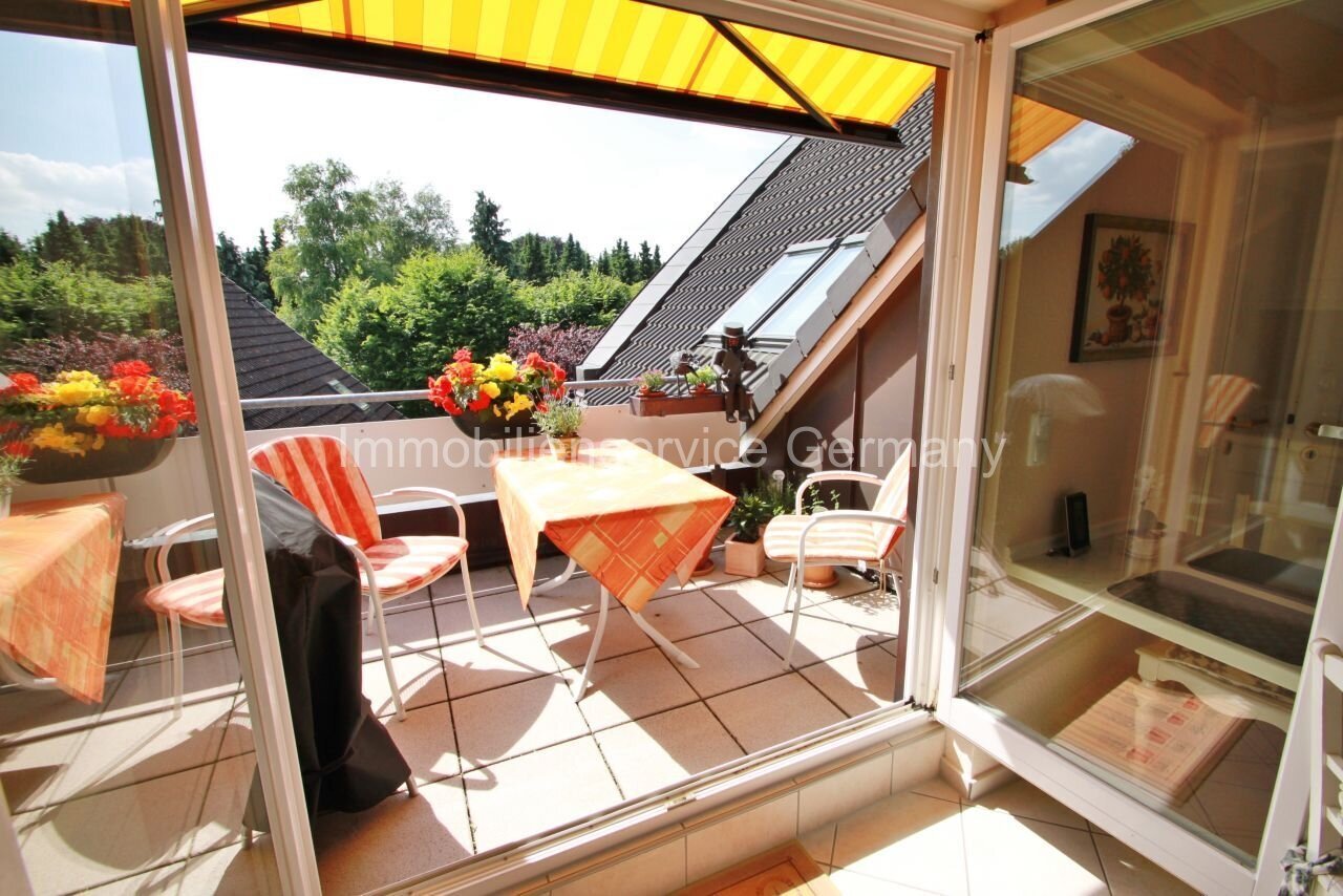 Sunlit south balcony with stunning roof terrace view – your personal feel-good retreat!